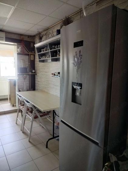 Apartament cu 4 camere semidecomandat, mobilat în Apărătorii Patriei