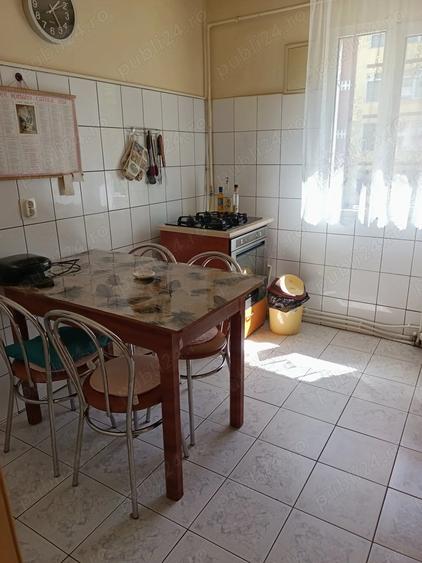 Apartament cu 3 camere semidecomandat în Govândari