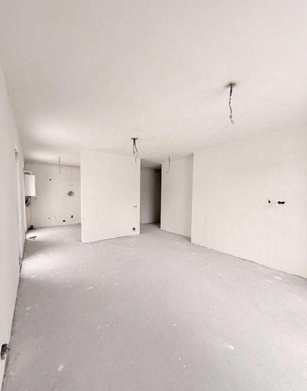 Apartament cu 3 camere semidecomandat în Florești — fotografia 1