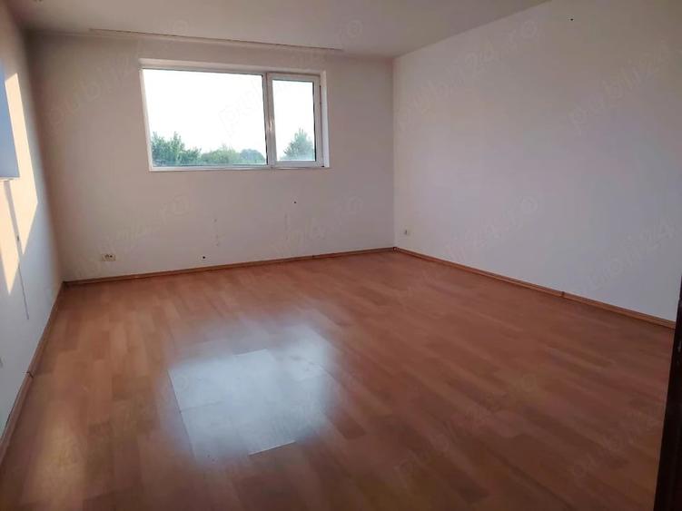 Casă cu 7 camere cu Teren 1600 Mp în Potigrafu