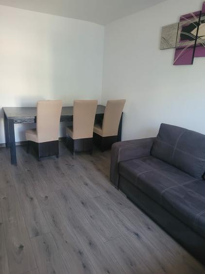 Apartament cu 3 camere decomandat în Romanești