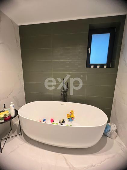 Casă individuală cu 4 camere cu Canalizare în Calea București