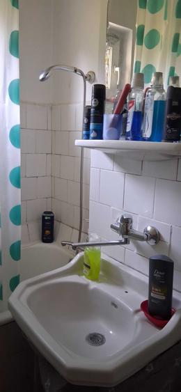Apartament cu 3 camere semidecomandat în Calea București