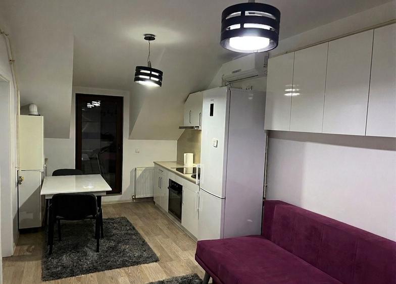 Apartament cu 3 camere decomandat în Exterior Vest