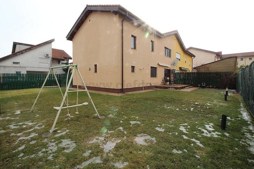 Casă individuală cu 4 camere cu Canalizare în Pipera