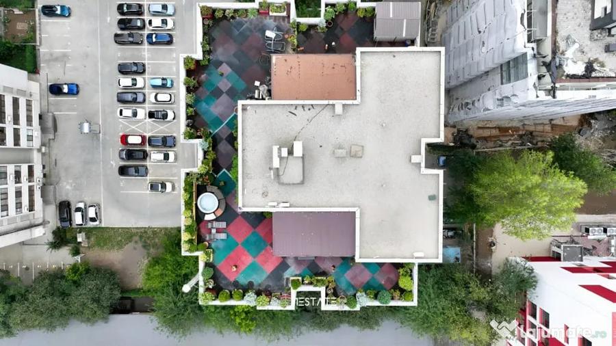 Apartament cu 4 camere decomandat în Titan