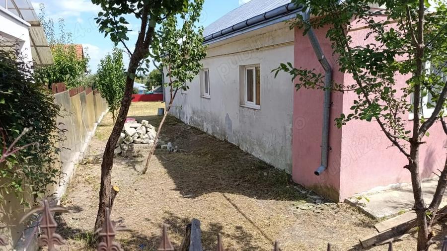 Casă cu 6 camere cu Teren 983 Mp în Central