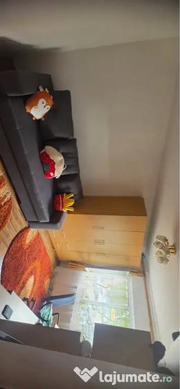 Apartament cu 3 camere semidecomandat în Florilor