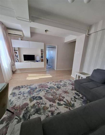 Apartament cu 3 camere decomandat în Tătărași