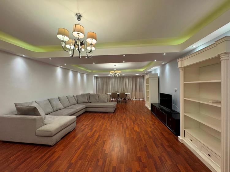 Apartament cu 3 camere semidecomandat în Aviatorilor