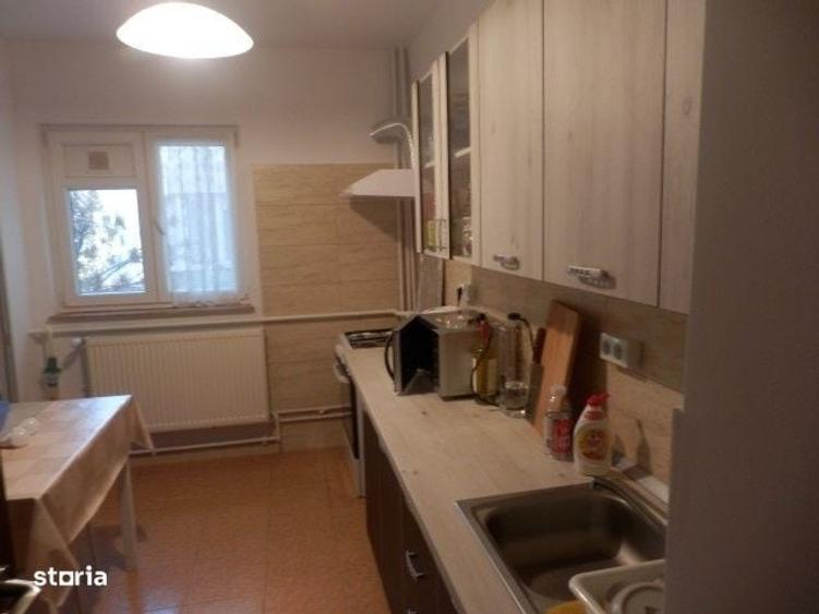 Apartament cu 3 camere decomandat în Aviației