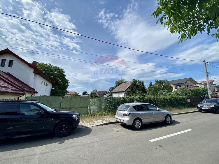 Teren de 1736 mp, în Central