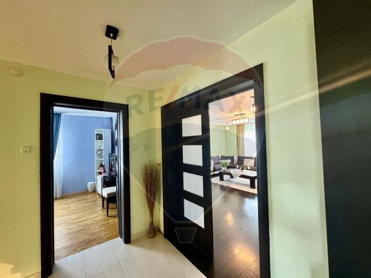Casă individuală cu 5 camere cu Teren 713 Mp în Cârcea