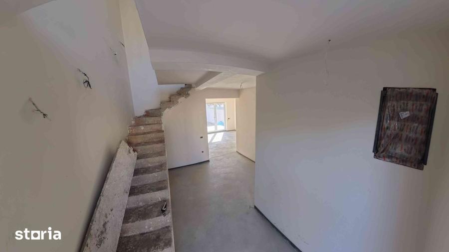 Casă cu 4 camere cu Teren 400 Mp în Oncea