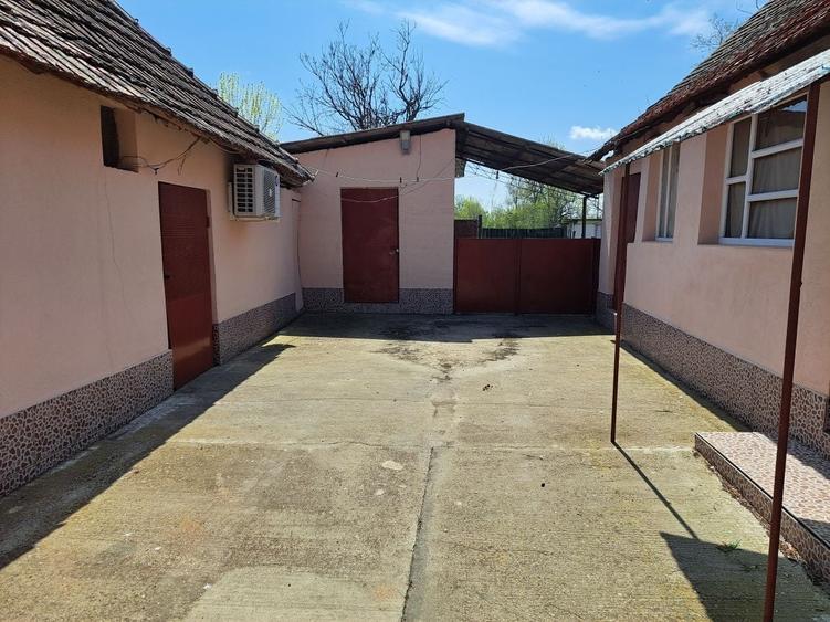 Casă cu 4 camere în Folea