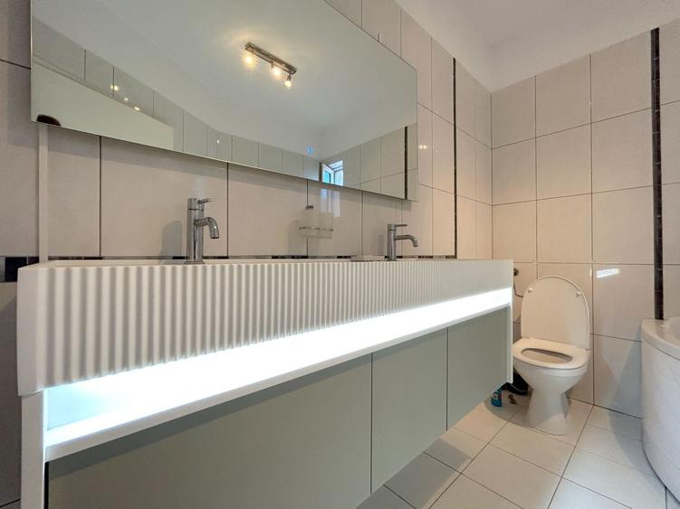 Duplex cu 5 camere cu Canalizare în Bucovina