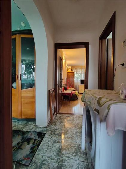 Apartament cu 3 camere semidecomandat în 1 Decembrie 1918