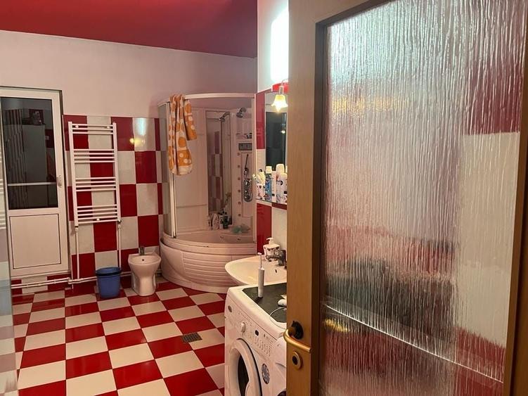 Casă cu 4 camere în Ștorobăneasa