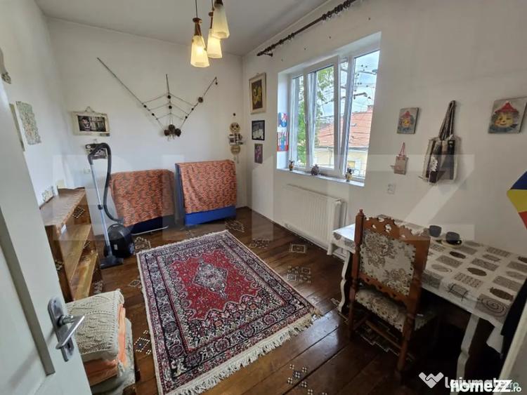 Casă cu 6 camere cu Teren 327 Mp în Central