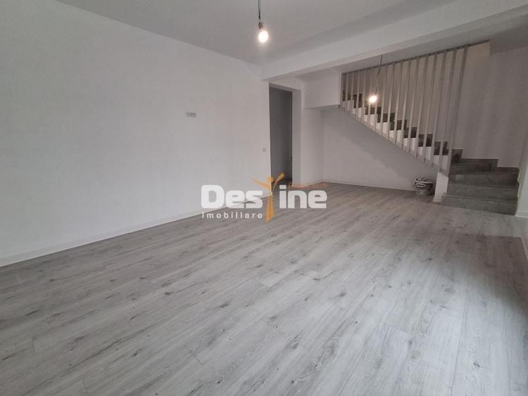 Duplex cu 4 camere cu Canalizare în Valea Adâncă