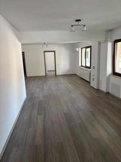 Birou, de 68 mp, în Splaiul Unirii