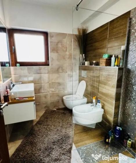 Casă cu 3 camere cu Teren 340 Mp în Semicentral