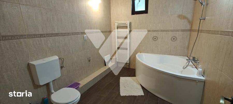 Casă cu 6 camere cu Teren 500 Mp în Central