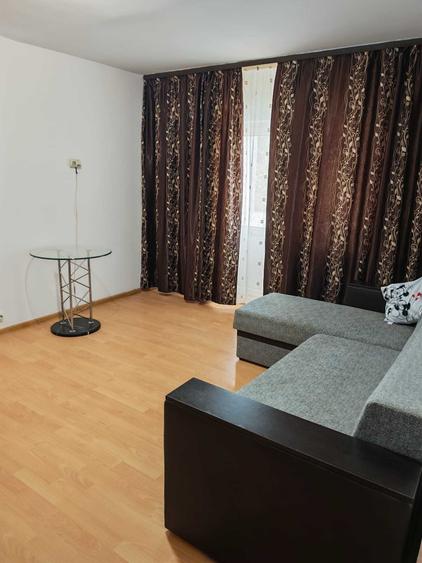 Apartament cu 2 camere semidecomandat, mobilat în Central