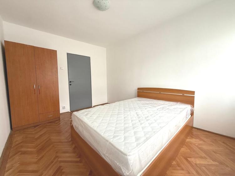 Apartament cu 3 camere decomandat, mobilat în Costin Georgian