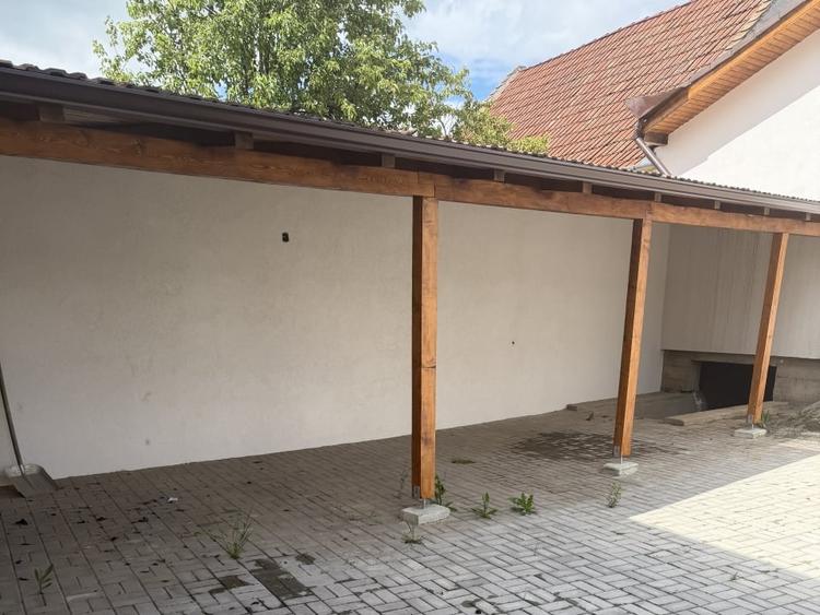 Casă individuală cu 6 camere cu Canalizare în Central