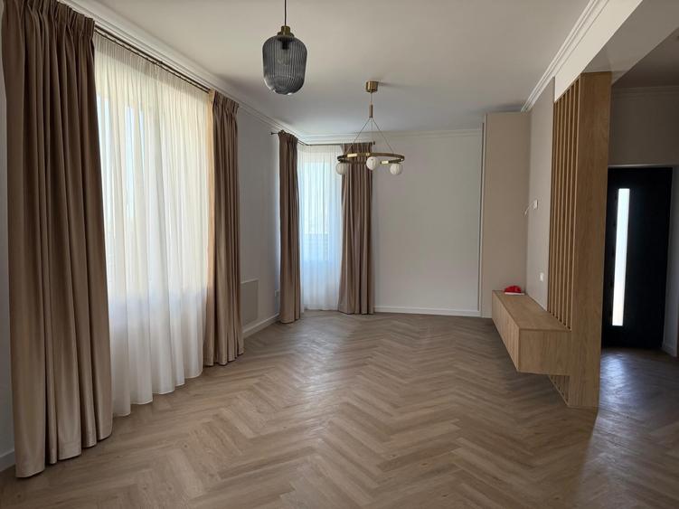 Casă individuală cu 4 camere cu Canalizare în Frumușani