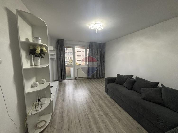 Apartament cu 3 camere decomandat, mobilat în Zețarilor