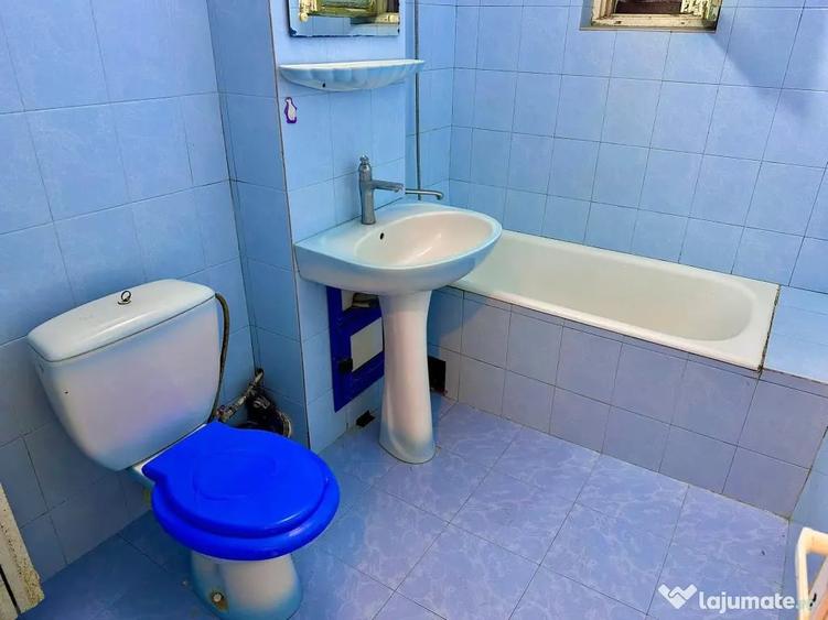Apartament cu 2 camere semidecomandat în Craiovița Nouă