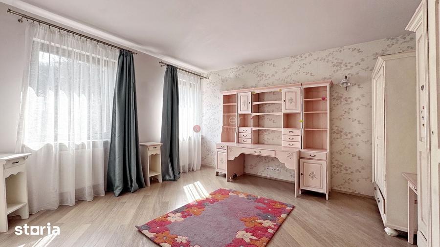 Casă cu 8 camere cu Teren 280 Mp în Central
