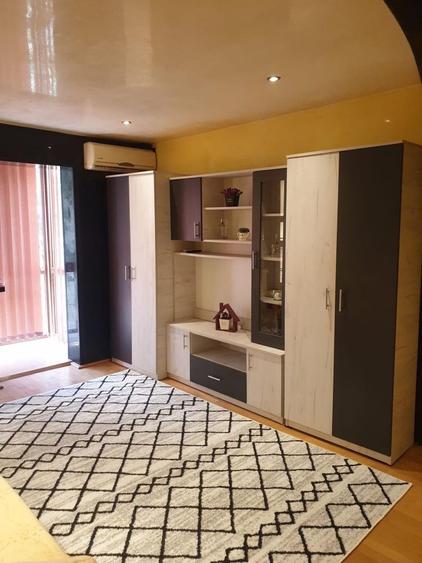Apartament cu 2 camere semidecomandat în Lipovei