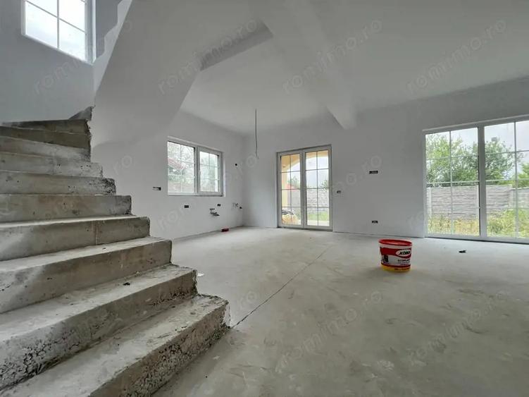 Casă cu 4 camere cu Teren 250 Mp în Giarmata