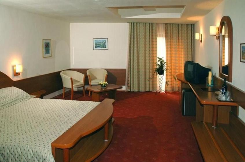 Zona Pta Victoriei, Hotel 4 stele, cu restaurant si crama,comision 0 - 1