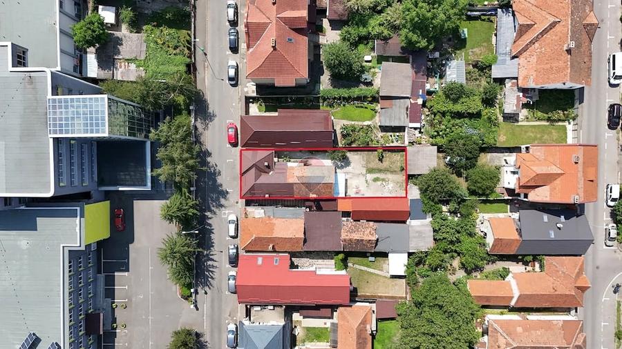 Casă cu 7 camere cu Teren 319 Mp în Centrul Civic