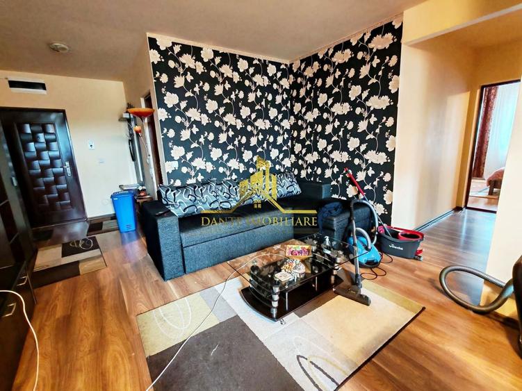 Apartament cu 3 camere semidecomandat, mobilat în Iris