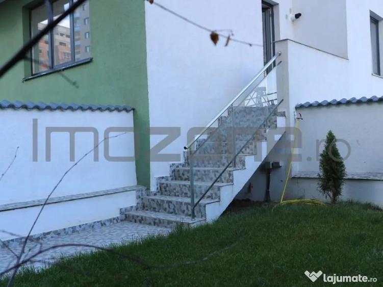 Apartament cu 3 camere semidecomandat în Central