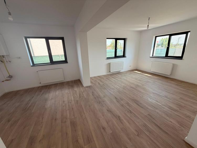 Casă cu 4 camere cu Teren 350 Mp în Balotești