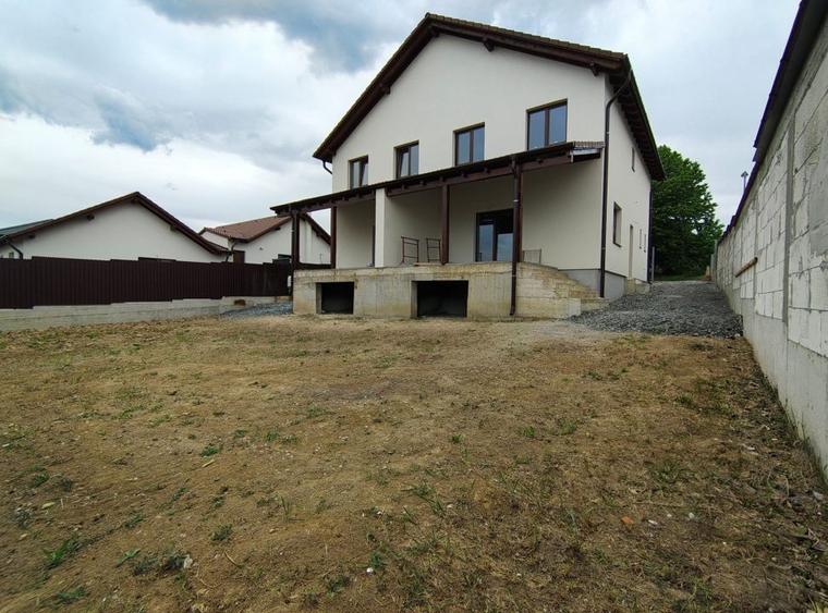 Casă individuală cu 4 camere cu Canalizare în Arhitecților - Calea Cisnădiei