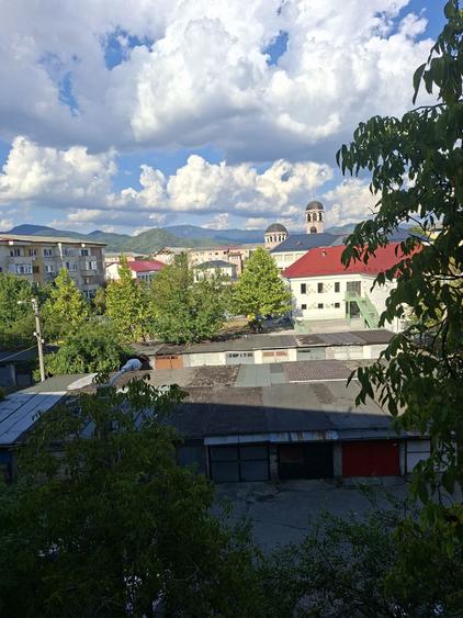 Apartament cu 4 camere decomandat în Central