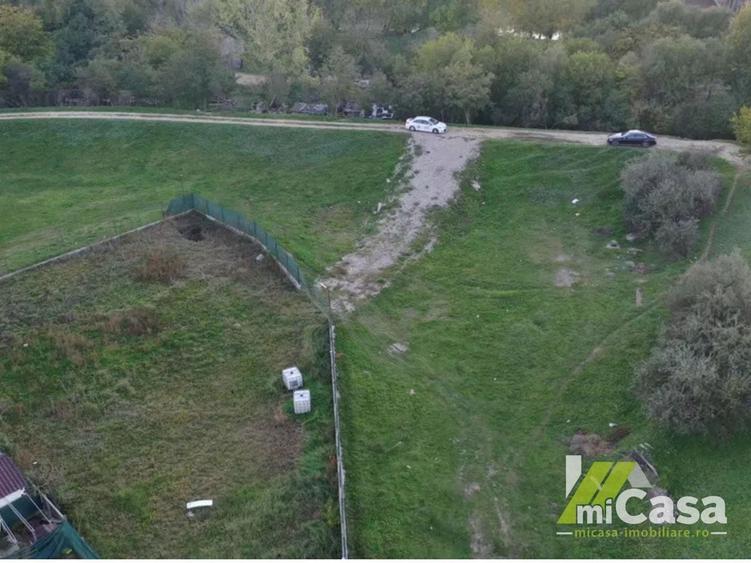 Teren Construcții extravilan de 952 mp, în Sud-Vest