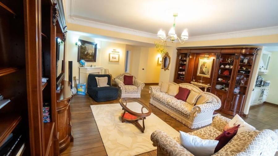 Apartament cu 4 camere decomandat în Clăbucet