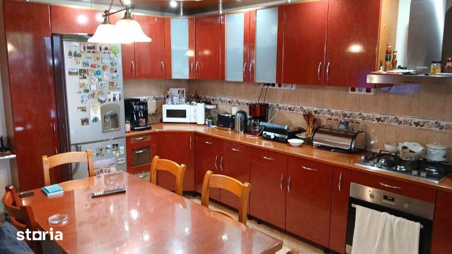 Casă cu 7 camere cu Teren 700 Mp în Caransebeș