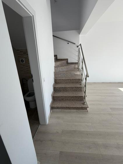 Penthouse cu 3 camere decomandat în Parcul Carol
