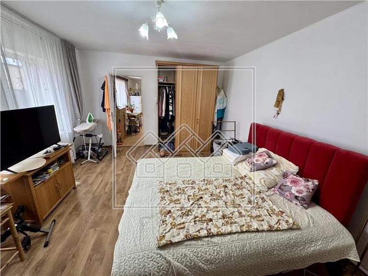 Casă individuală cu 2 camere cu Canalizare în Arpașu de Sus