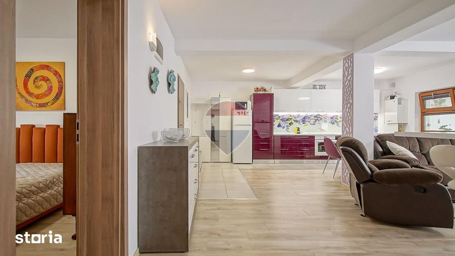 Apartament cu 4 camere decomandat în Clăbucet