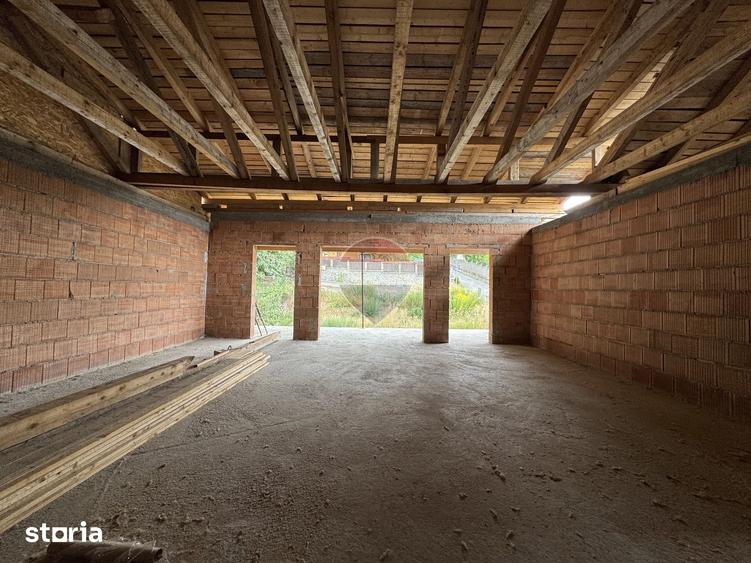 Casă cu 6 camere cu Teren 599 Mp în Vitrometan